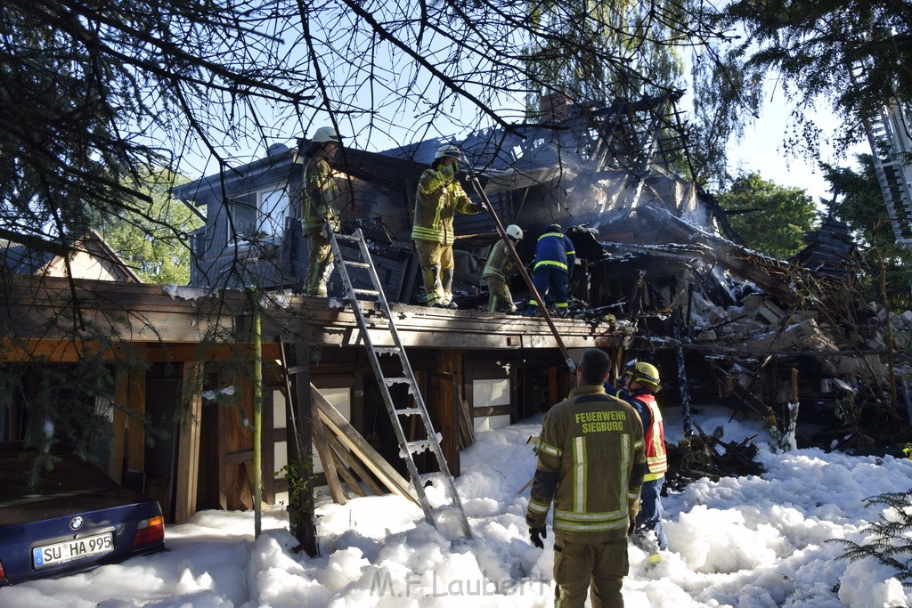 Grossfeuer Einfamilienhaus Siegburg Muehlengrabenstr P1217.JPG - Miklos Laubert